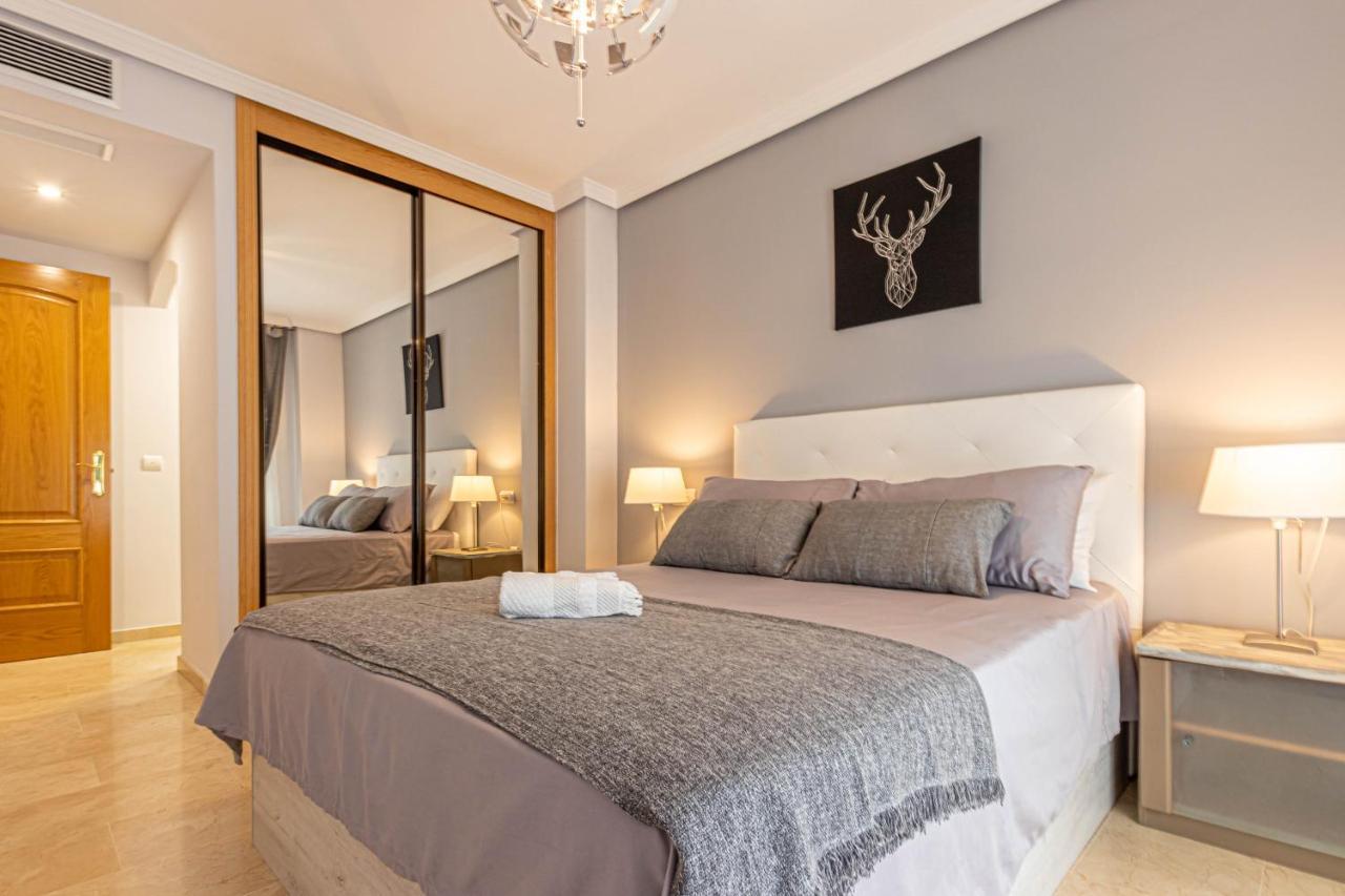 797 Holiday Rentals- Piso Con Amplia Terraza A Solo 1 Min De La Playa Бенальмадена Экстерьер фото